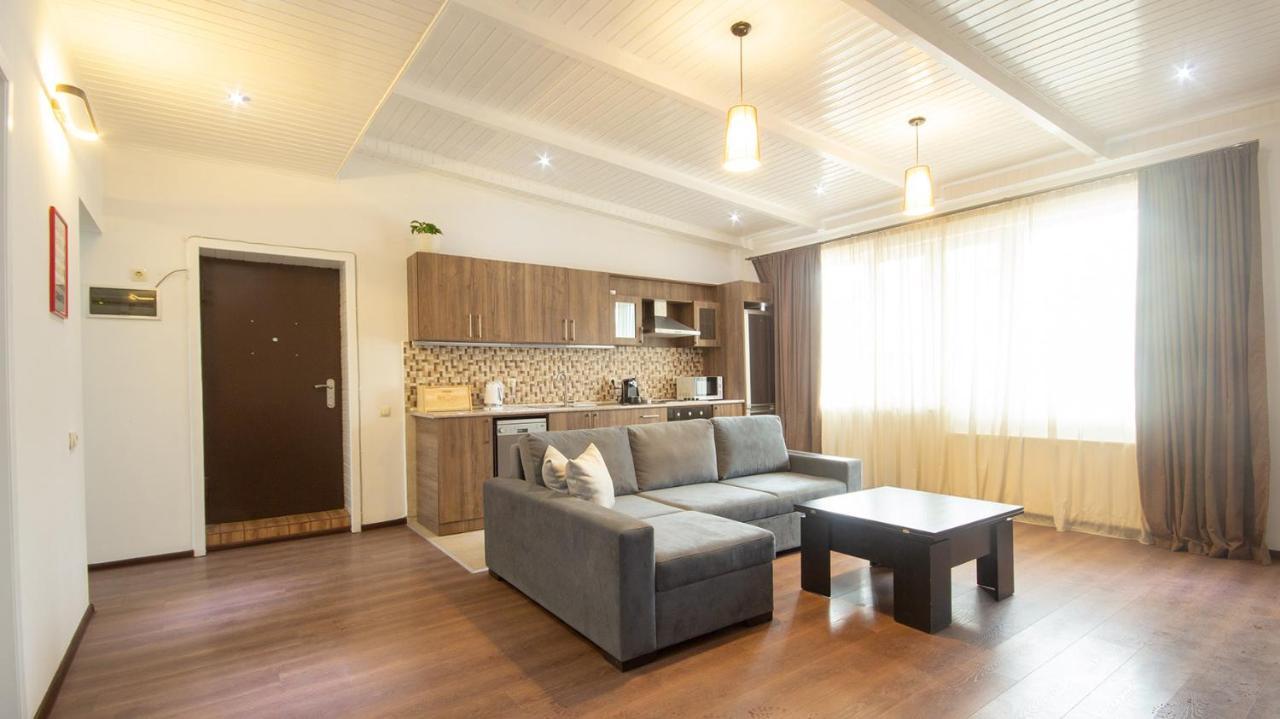 Big Terrace Apartment On Liberty Square Tiflis Exterior foto