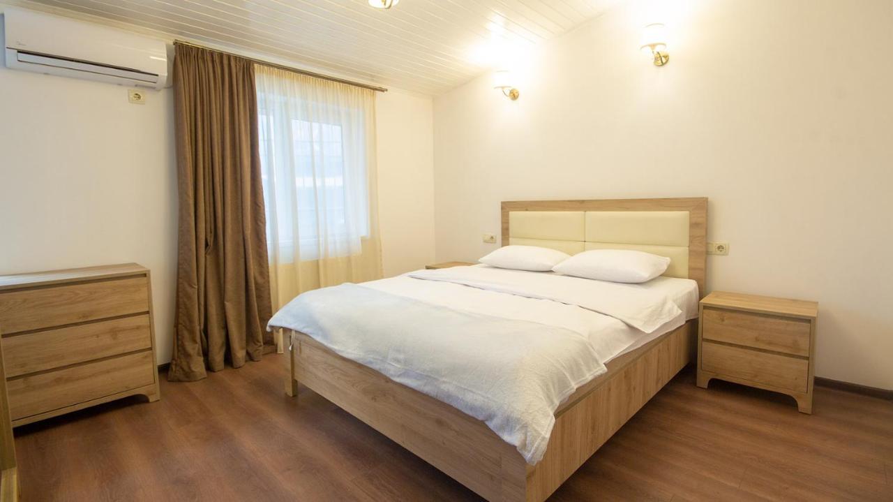 Big Terrace Apartment On Liberty Square Tiflis Exterior foto