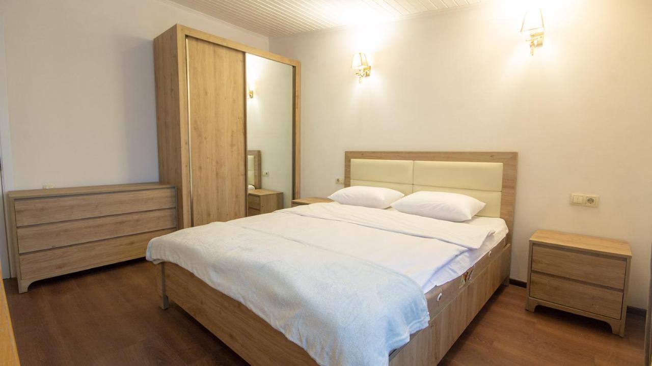 Big Terrace Apartment On Liberty Square Tiflis Exterior foto